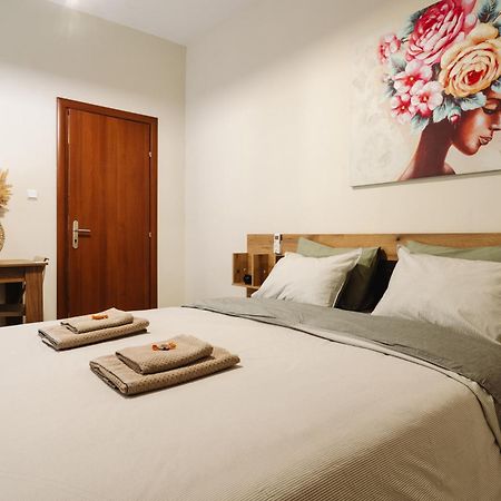Floret Apartment Thessaloniki Buitenkant foto