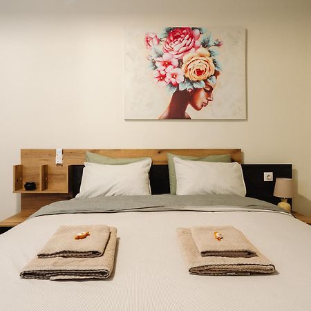 Floret Apartment Thessaloniki Buitenkant foto