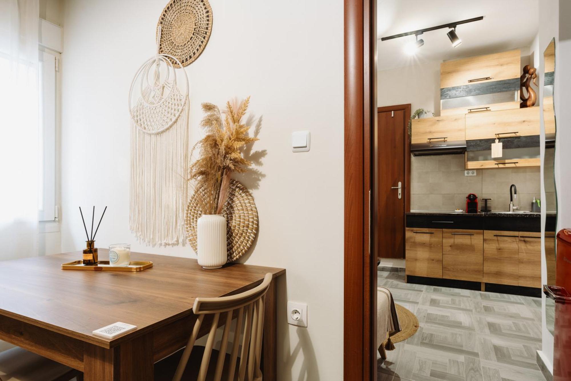 Floret Apartment Thessaloniki Buitenkant foto